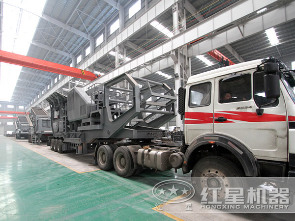 120tph-250tph可移動破碎站發貨車間一角 120tph-250tph可移動破碎站發貨車間一角