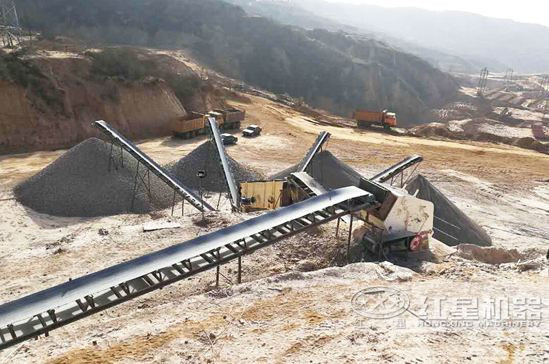 山西某小型碎石廠成品石料現(xiàn)場 山西某小型碎石廠成品石料現(xiàn)場