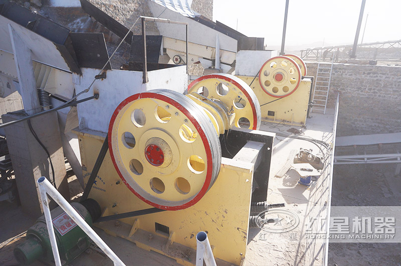 時產300-500t石英砂制砂現場 時產300-500t石英砂制砂現場