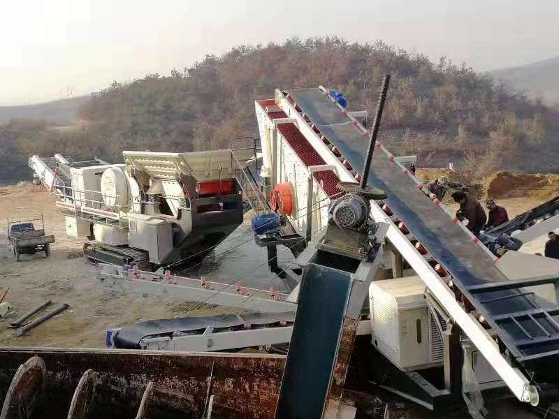 移動履帶式建筑垃圾處理生產(chǎn)線現(xiàn)場 移動履帶式建筑垃圾處理生產(chǎn)線現(xiàn)場