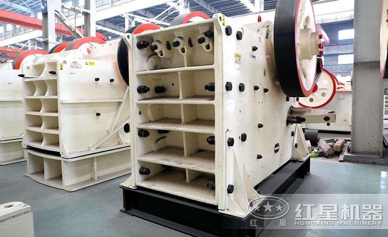 鄂式破碎機，優質鋼板鑄成，使用壽命長 style=width:720px; 