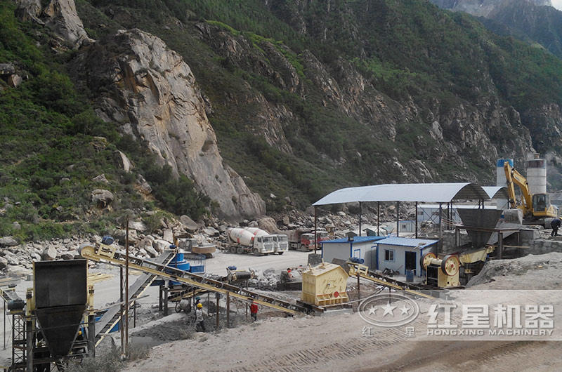 固定人工砂生產線現場，配鄂破機+反擊破+VSI制砂機