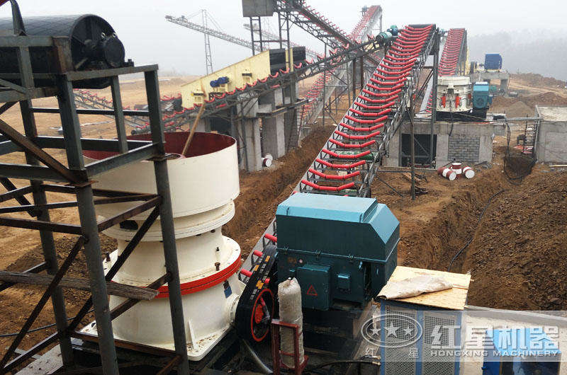 每天破碎5000噸石料生產(chǎn)現(xiàn)場(chǎng) 每天破碎5000噸石料生產(chǎn)現(xiàn)場(chǎng)