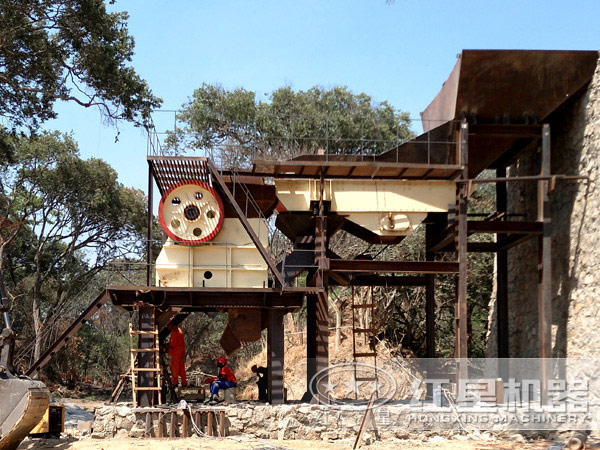 PE顎式破碎機(jī)作業(yè)現(xiàn)場圖 PE顎式破碎機(jī)作業(yè)現(xiàn)場圖