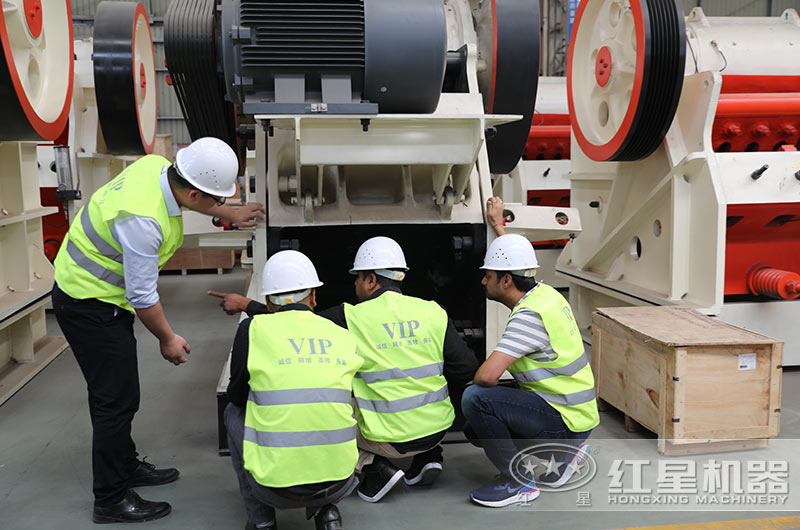 客戶到設備生產車間考察、了解設備