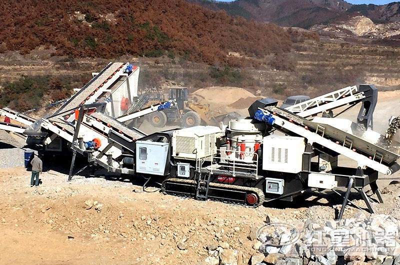 三臺作業的建筑垃圾破碎站 三臺作業的建筑垃圾破碎站