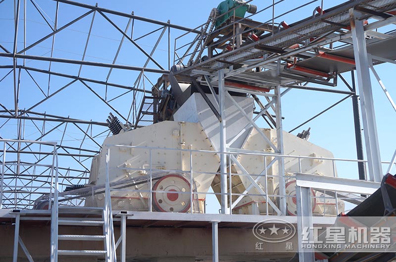 立式反擊破工作現場實拍圖 立式反擊破工作現場實拍圖