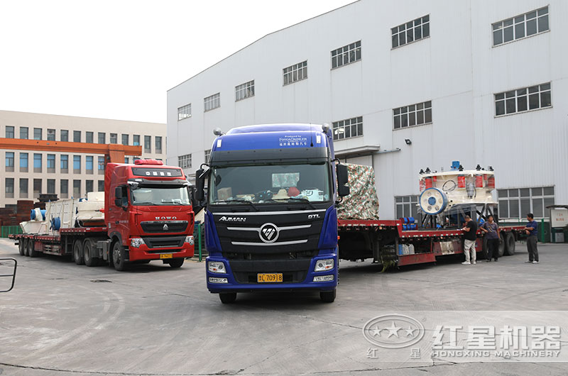 液壓巖石破碎機設備發(fā)貨中