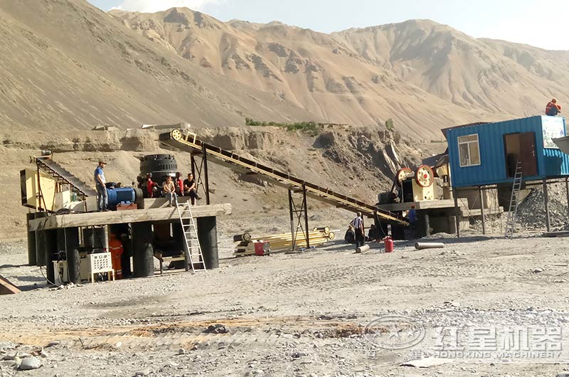 2400圓錐破碎機(jī)工作現(xiàn)場實(shí)拍圖