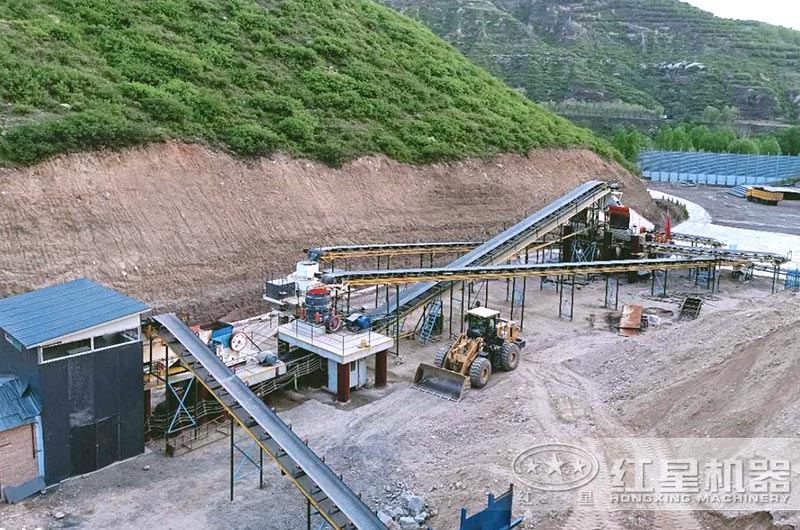 工業(yè)破碎機(jī)現(xiàn)場 工業(yè)破碎機(jī)現(xiàn)場