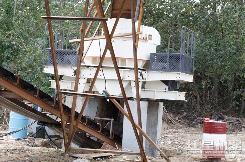 沖擊式破碎機(jī)工作現(xiàn)場圖片 沖擊式破碎機(jī)工作現(xiàn)場圖片