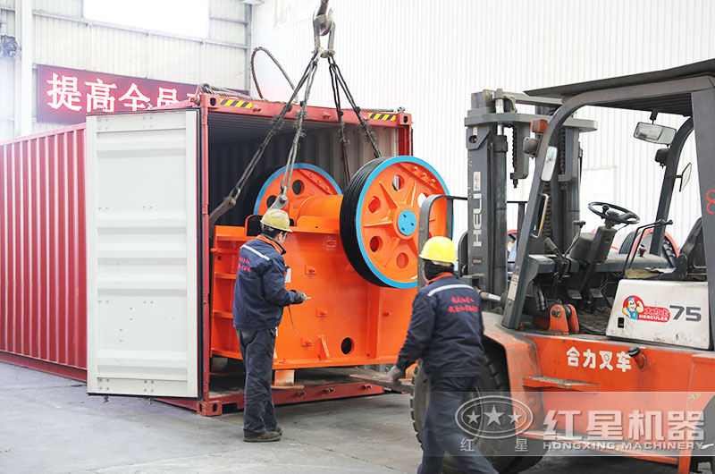 紅星鄂破機(jī)裝車(chē)發(fā)貨現(xiàn)場(chǎng) 紅星鄂破機(jī)裝車(chē)發(fā)貨現(xiàn)場(chǎng)