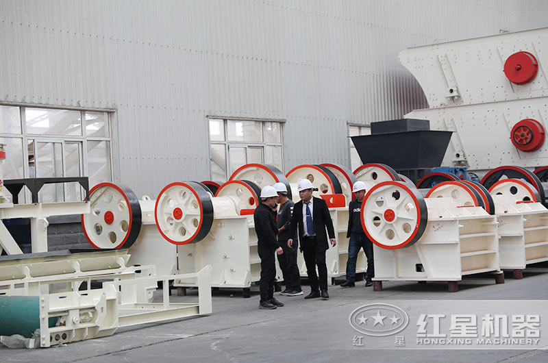 客戶來(lái)廠參觀鄂破機(jī) 客戶來(lái)廠參觀鄂破機(jī)