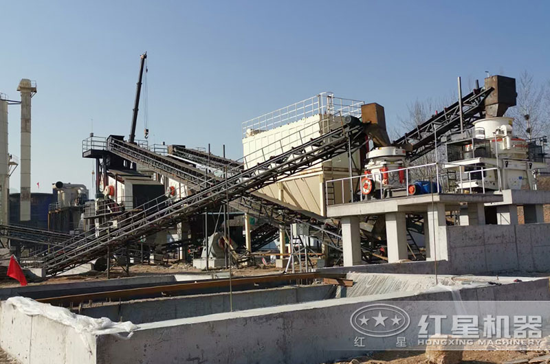 花崗巖破碎生產線搭建中 花崗巖破碎生產線搭建中