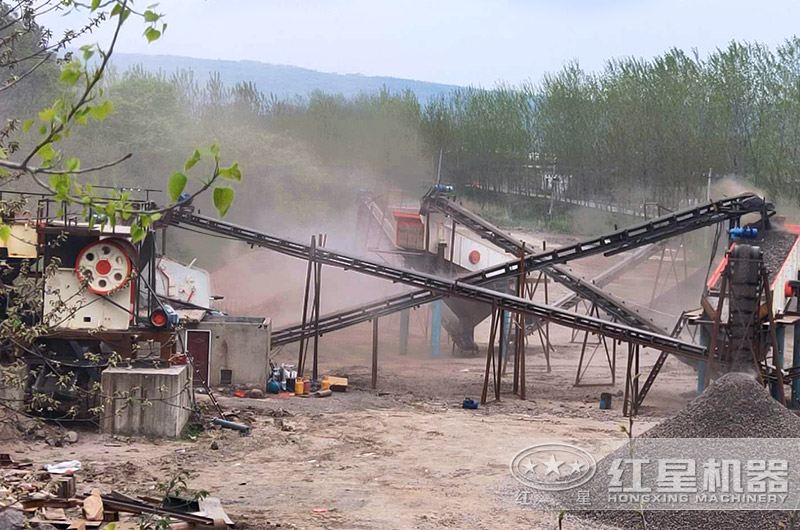 石灰石破碎加工現(xiàn)場 石灰石破碎加工現(xiàn)場